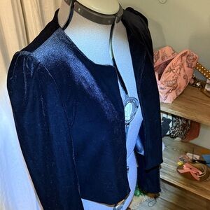 Elegant Black Velvet Women's cropped Blazer